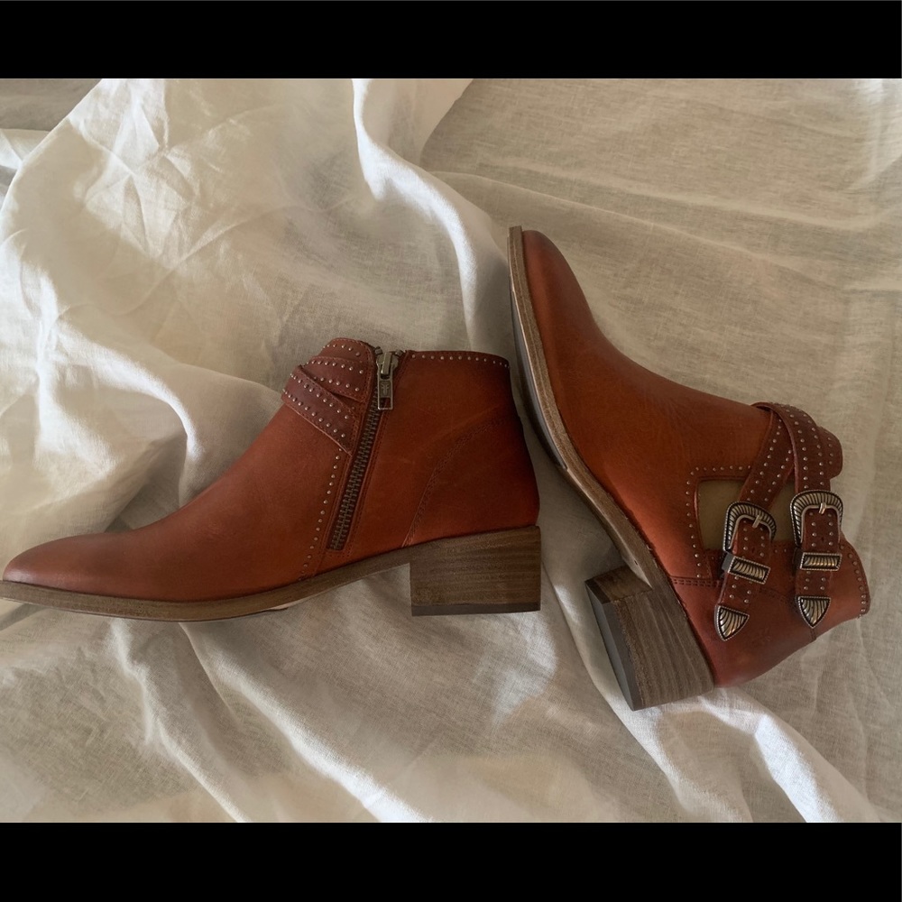 BRAND NEW Frye Ankle Booties